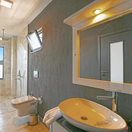 Everest Villa
